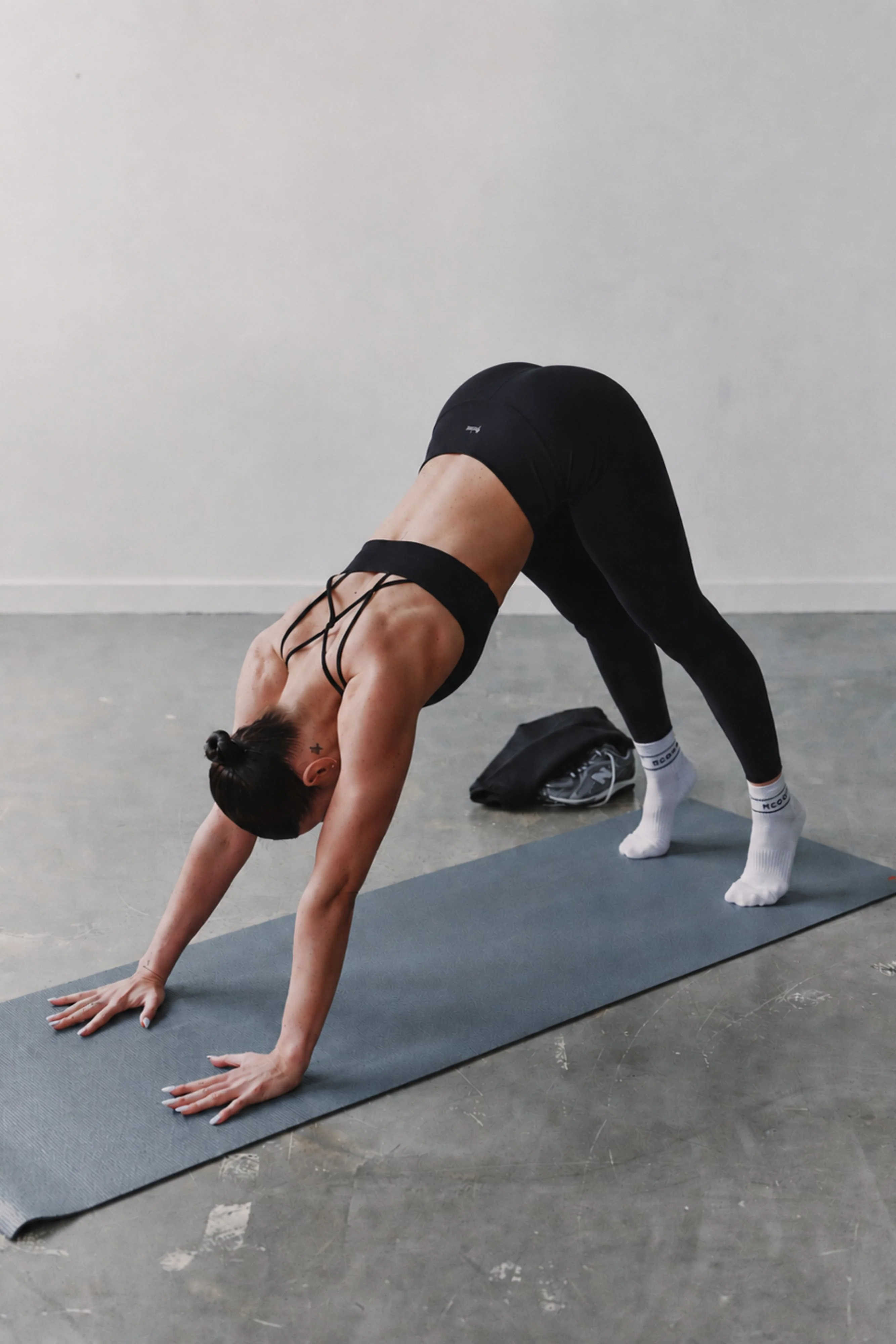 Active Elevate Wrap Legging - Black - Image 3